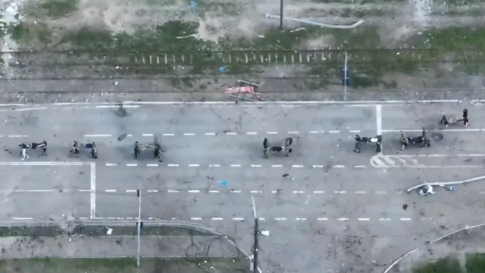 Cum au fost evacuați combatanții răniți din combinatul Azovstal - VIDEO cu impact emoțional puternic