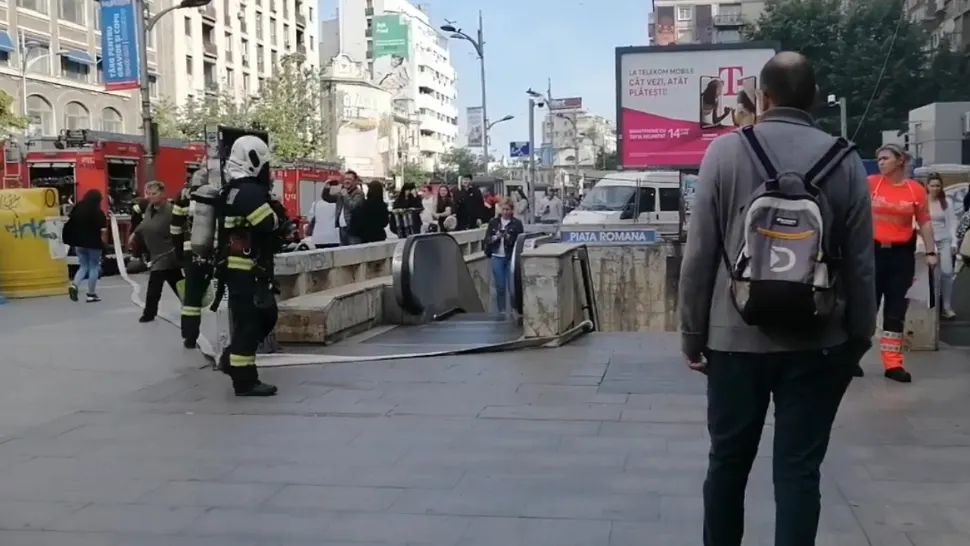 Tren de metrou cuprins de fum, la Piața Romană