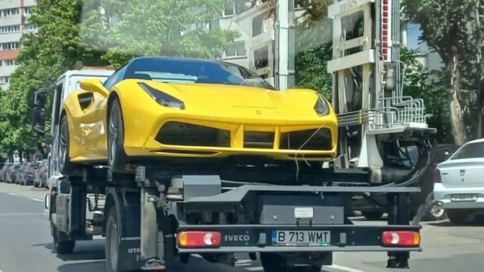 Bolid de lux ridicat în Capitală/ Foto: Facebook Clotilde Armand