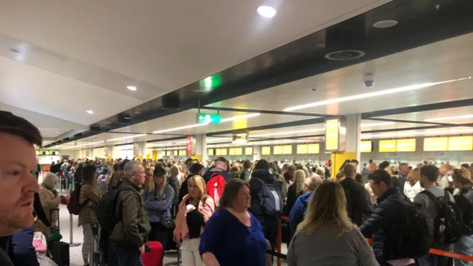 HAOS pe un aeroport din Marea Britanie! ZECI de români au fost debarcați