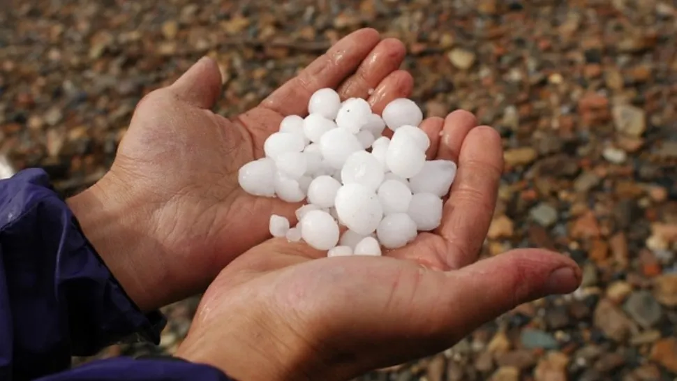 Alertă meteo. Cod portocaliu de fenomene extreme: furtuni cu grindină