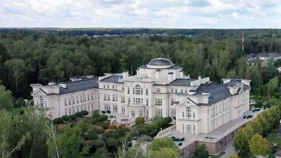 Șeful Gazprom locuiește în cea mai scumpă casă din Rusia, un palat de 240 de milioane de dolari - FOTO