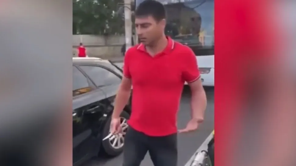Scene șocante în trafic: motociclist amenințat cu briceagul de un șofer