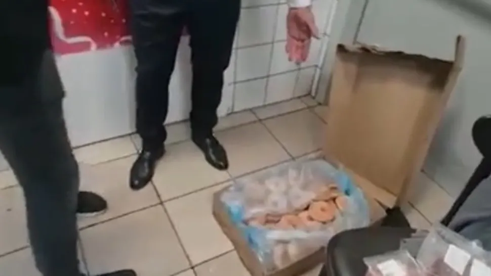 Patiserie de lux din mall Promenada, închisă de ANPC - IMAGINI incredibile: mizerie și alimente expirate, la preț de Paris - VIDEO