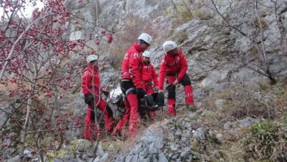 Cioban căzut într-o râpă în apropiere de cabana Suru
