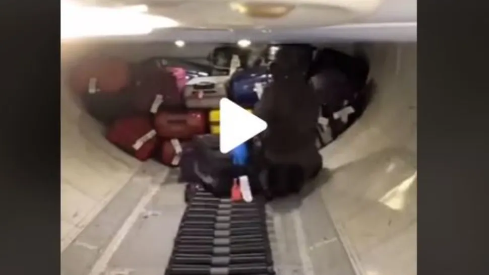 Imagini din interiorul calei unui avion