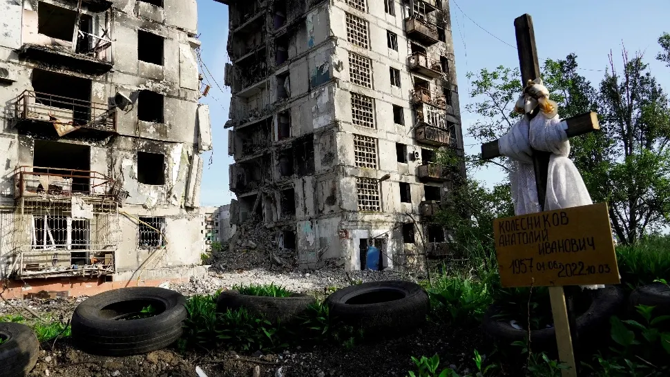 Urmele unui nou masacru, descoperite la Mariupol. Peste 100 de cadavre sub ruine