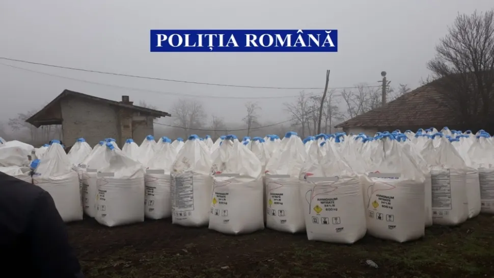 Dosar penal pentru un bărbat care a depozitat necorespunzător peste 120 de tone de îngrăşăminte chimice