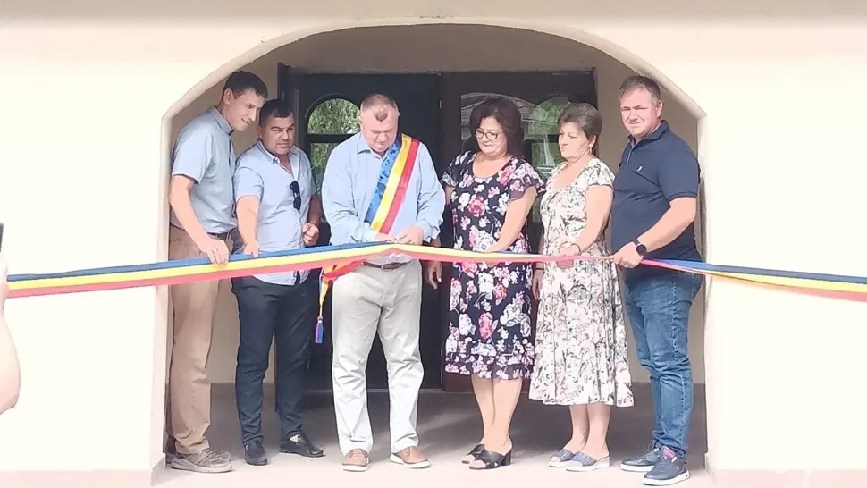 Primarul din comuna Voiteg a tăiat panglica la o capelă mortuară