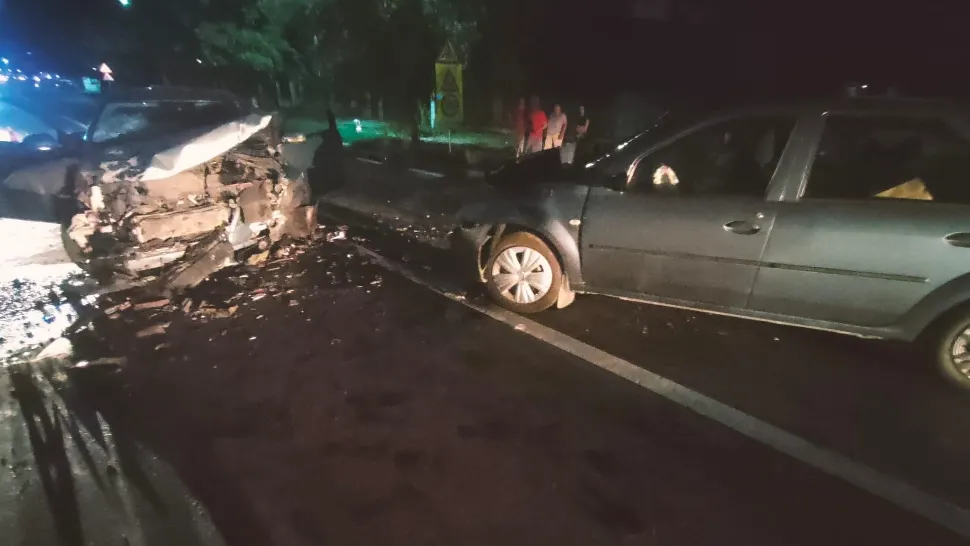 Accident între două mașini și o motocicletă, pe DN 71