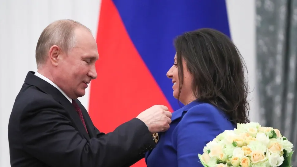 Propagandista decorată de Putin a scăpat porumbelul. Până la urmă, Rusia ar avea legătură cu mai multe tentative de asasinat