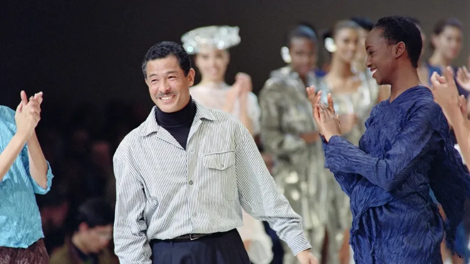 Doliu uriaș în lumea modei. Legendarul creator Issey Miyake a murit la vârsta de 84 ani