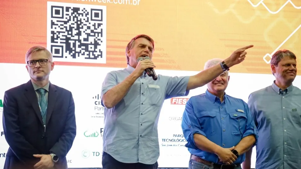 Președintele Braziliei s-a dat din nou în SPECTACOL. A sărit să bată un influencer celebru, un fel de "Ceaușescu" local - VIDEO