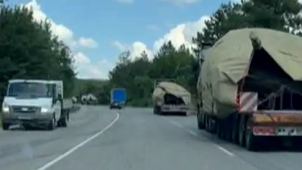 Blindatele sovietice donate de Macedonia de Nord Ucrainei tranzitează România