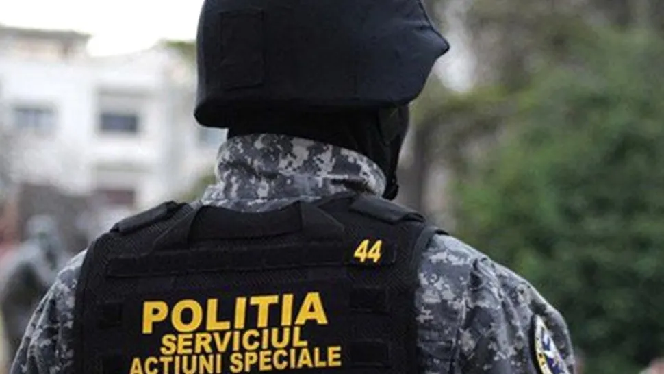Intervenție poliție - imagine cu notă sugestivă