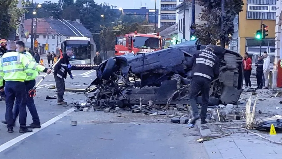 Accidentul mortal din Cluj-Napoca, surprins de camere. Motorul BMW-ului a zburat la câțiva metri. Cine era victima - VIDEO