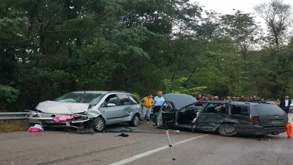 Impact frontal între două mașini, în județul Constanța: un mort și 9 răniți. Printre victime, și 3 copii - Trafic complet BLOCAT