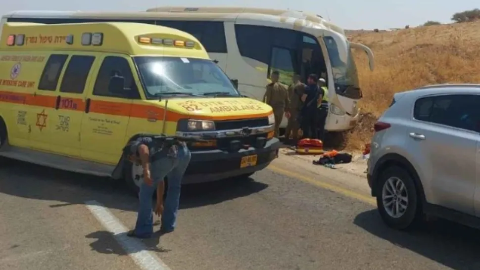 Atac armat împotriva unui autocar israelian/ Captură foto Magen David Adom (Mada)