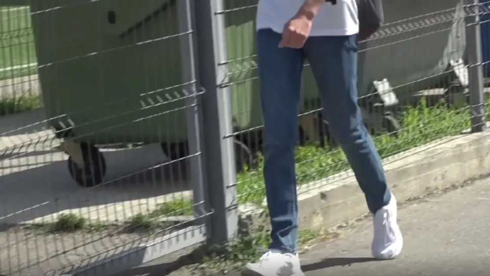 Adolescent - imagine cu notă sugestivă
