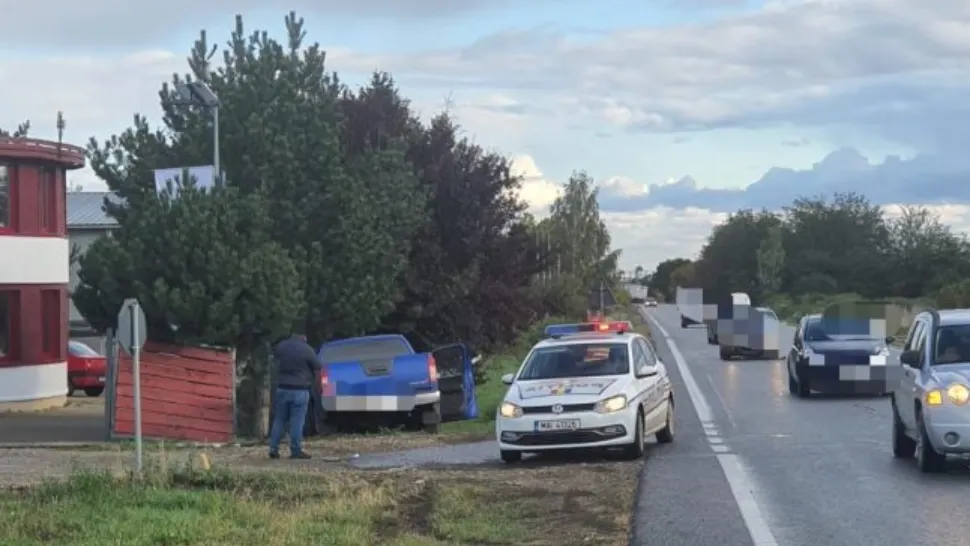 Autospecială de poliție, implicată într-un grav accident rutier - 3 polițiști răniți