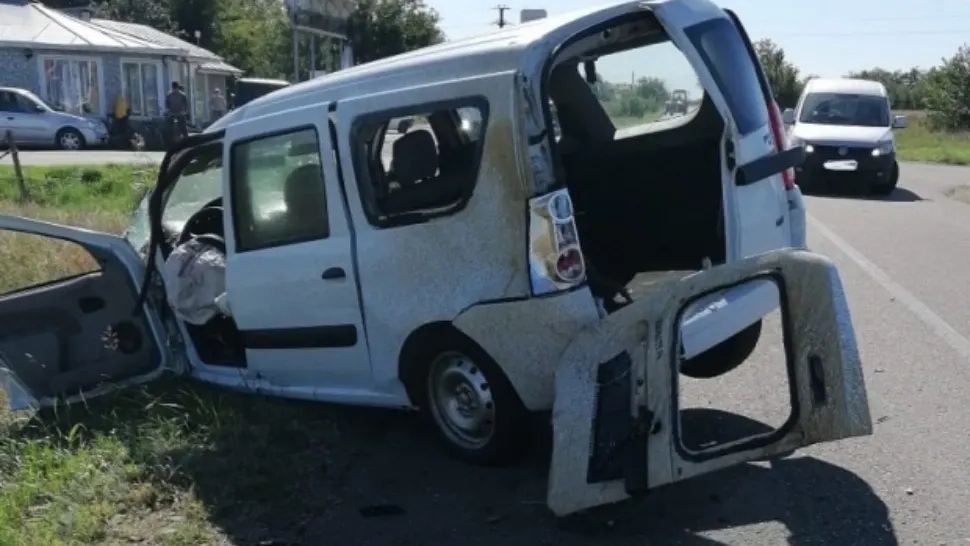 Accident în Buzău. 2 soți au murit, un băiețel de 11 ani a fost preluat cu elicopter SMURD