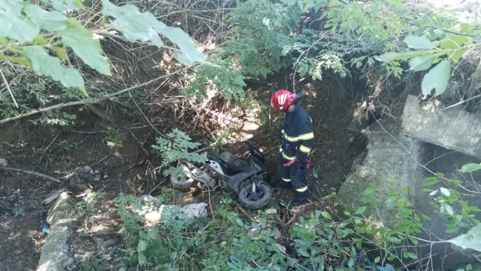 Bărbat căzut de într-o râpă de nouă metri