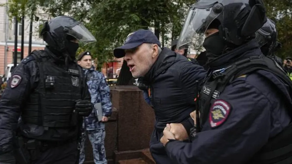 MAE le cere românilor să părăsească RUSIA „cât mai curând” după mobilizarea pentru războiul din Ucraina