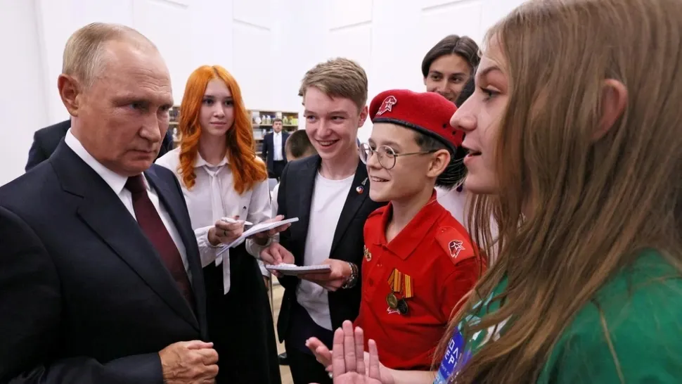 Putin le predă copiilor lecția războiului: Băieții noștri de acolo merită sprijinul întregii societăți