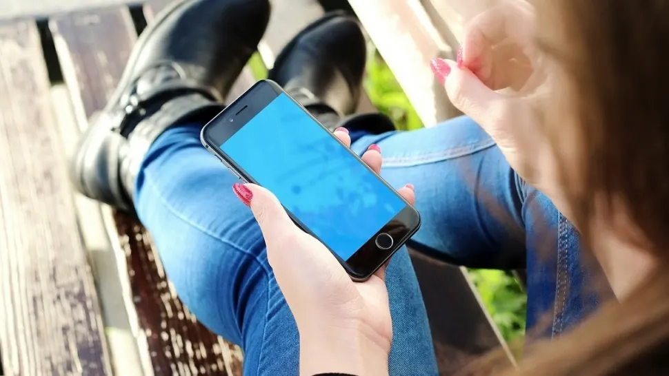 O nouă fraudă online în România: SMS-ul pe care NU trebuie să-l citești! 