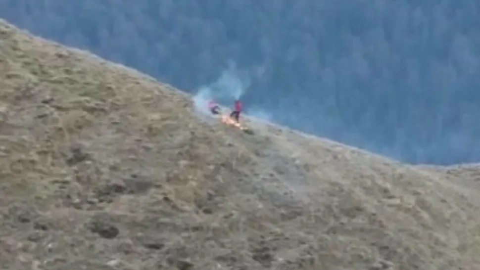 Pajiștea de lângă Crucea Caraiman, incendiată de un turist. Cu cât a fost amendat bărbatul