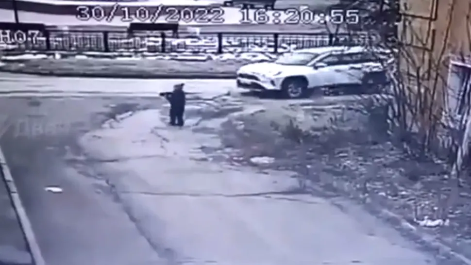 Gest INUMAN al unui deputat din partidul lui Putin. A lovit un copil cu mașina și a plecat, deși micuțul urla de durere - VIDEO
