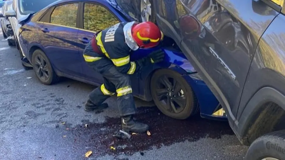 Accident dramatic pe A1 București-Pitești. Un SUV s-a urcat pe un autoturism, o femeie a ajuns la spital- FOTO