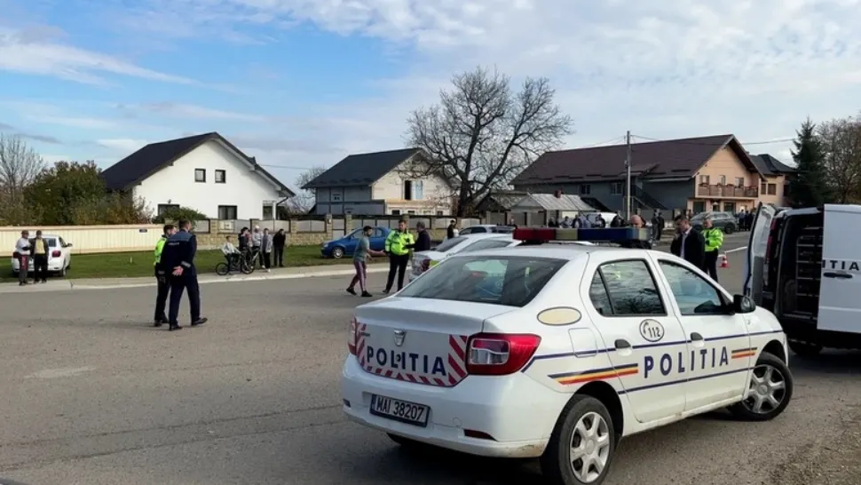 Bunic ucis de nepot cu cuțitul în fața polițiștilor pe care bătrânul i-a chemat în ajutor