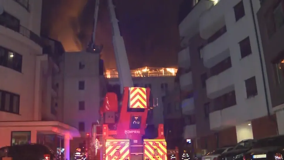 INCENDIU URIAȘ pe Șoseaua Nordului. Pompierii au intervenit cu efective sporite. Focul a fost stins după 2 ore - VIDEO