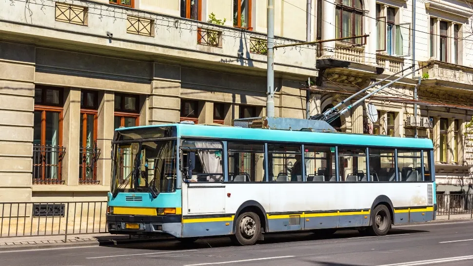 Troleibuz STB / Facebook Nicușor Dan