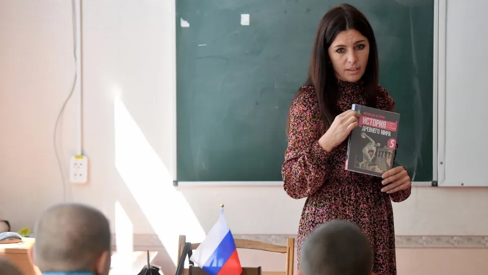 Kremlinul spune că nu le-a interzis profesorilor să folosească WhatsApp. Doar le-a RECOMANDAT