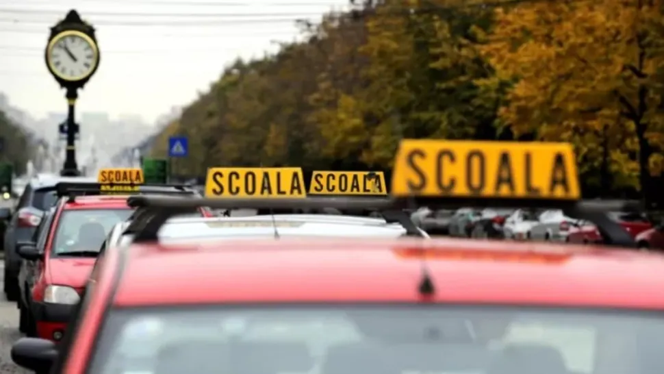 Școala de șoferi costă acum în medie 4.883 de lei