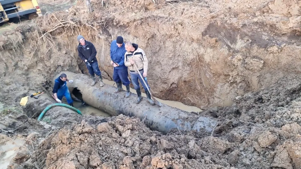Alertă la Câmpulung Muscel, după CUTREMURUL de joi. Avarie majoră la o conductă, O SUTĂ de mii de oameni nu au apă - VIDEO