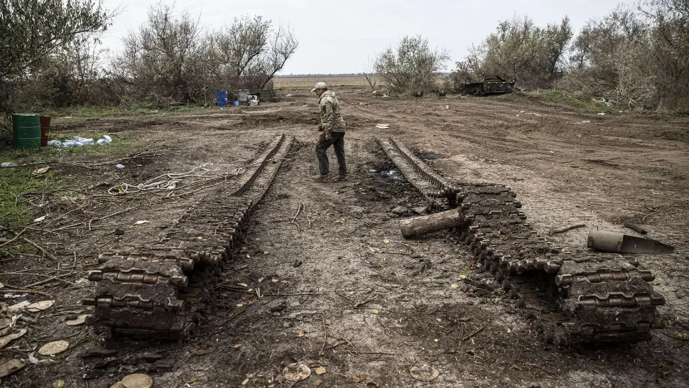 Rușii abandonează tancurile, dar fug cu bunurile furate de la civili. Foto/Profimedia