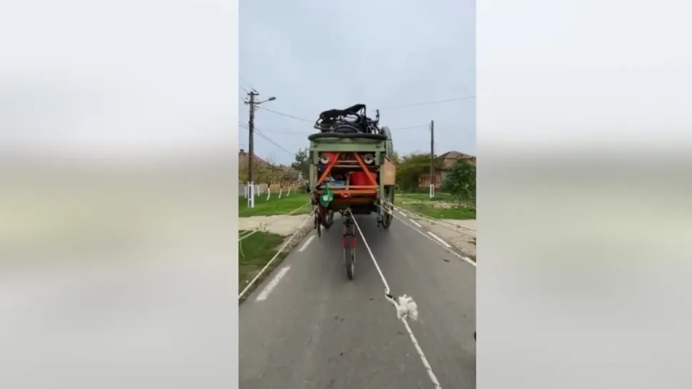 Mașinăria bizară care va circula pe străzile din România. Se deplasează cu 15 km pe zi - VIDEO