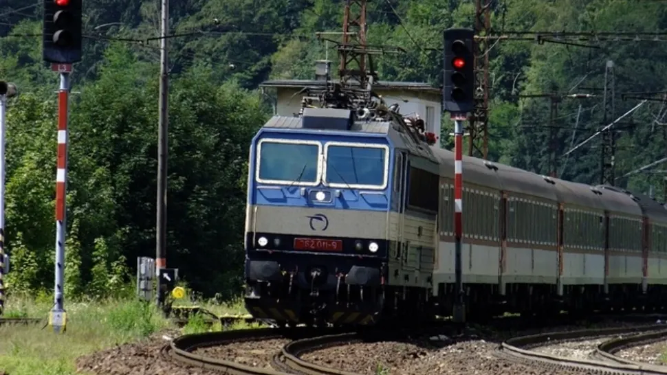 Tânără din Craiova, agresată sexual în tren de controlor: "M-a pupat pe gură, m-a lins pe faţă"