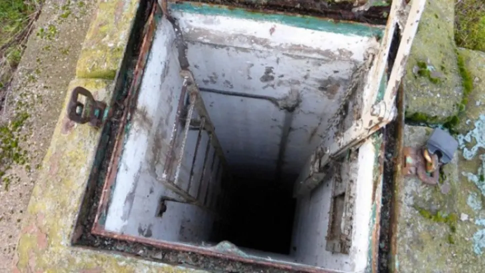 Bunker în curtea casei