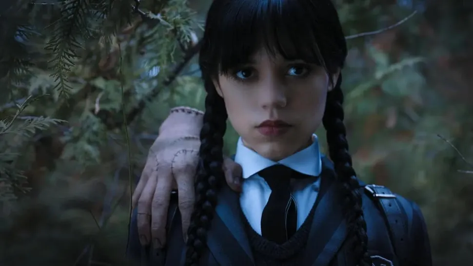 Serialul "Wednesday" nu se mai filmează în România. Echipa americană, țepuită cu prețuri uriașe - Statul Paralel, regizorul unui jaf fabulos! 