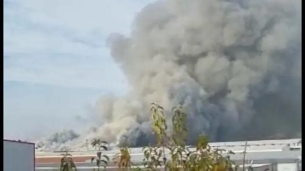 Incendiu de proporții la o hală din Pantelimon: peste 1000 mp de suprafață afectată - RISC de extindere
