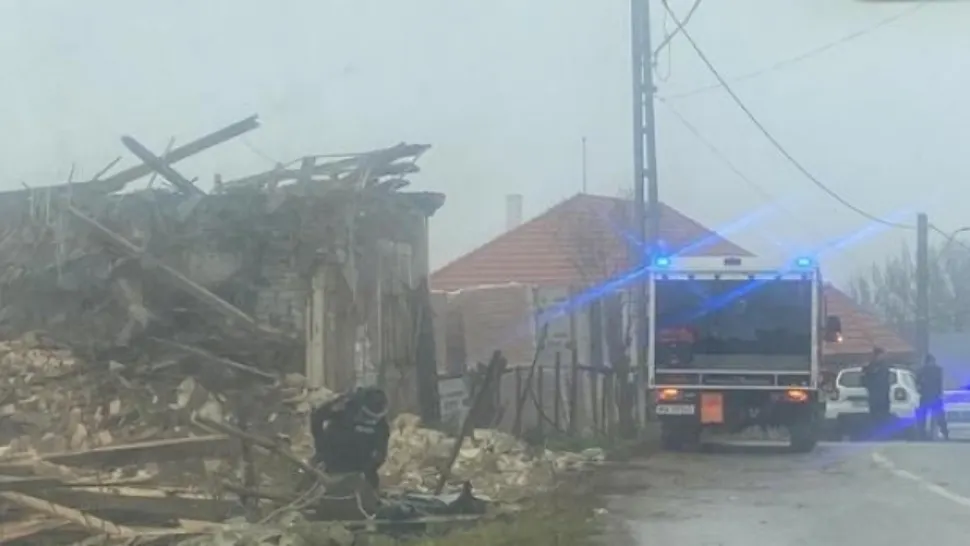 Arsenal de arme și grenade, găsit în zidul unei case din Bistrița Năsăud. Pericol uriaș de explozie