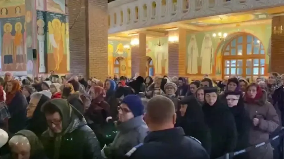 Sute de credincioși s-au închinat la moaștele Sfintei Filofteia