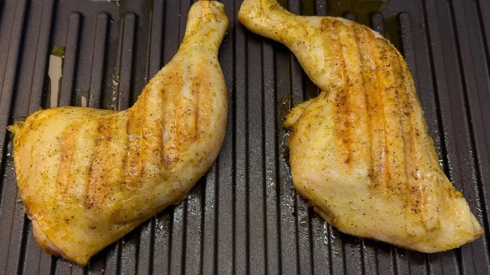 Pielea de pui, alimentul viitorului. De ce este bine să nu o arunci