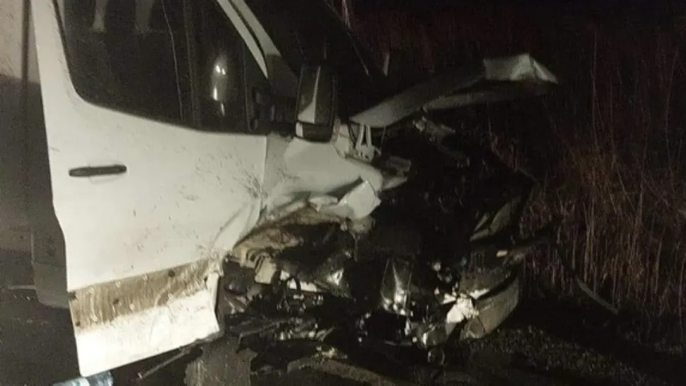 Accident violent în zona Târnava: 3 persoane rănite, inclusiv un copil de 11 ani - Mașină făcută zob și trafic blocat