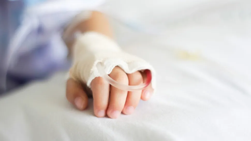 Fetița de 3 ani, rănită grav în explozia rulotei de la Botiza, adusă urgent în Capitală - Are arsuri pe față, mâini și gambe