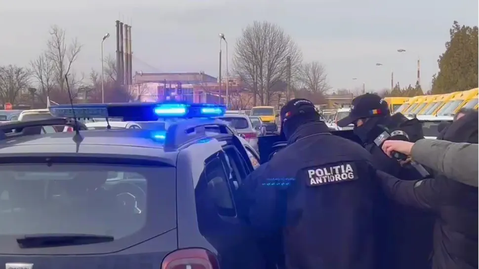 Membru Hells Angels, extrădat din România în SUA/ Captură video 